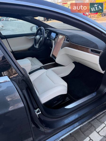 Ліфтбек Tesla Model S 2017 в Тернополі