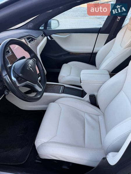 Ліфтбек Tesla Model S 2017 в Тернополі