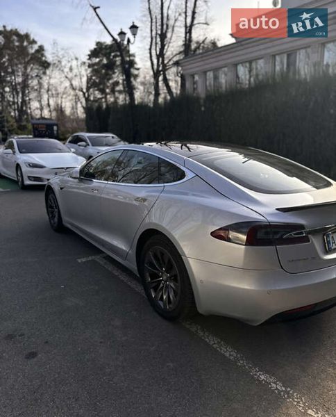Лифтбек Tesla Model S 2018 в Львове