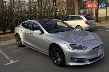 Лифтбек Tesla Model S 2018 в Львове