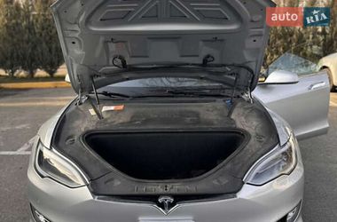Лифтбек Tesla Model S 2018 в Львове