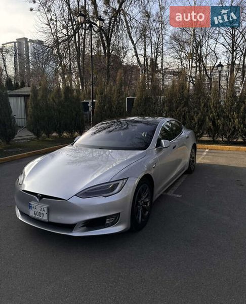 Ліфтбек Tesla Model S 2018 в Львові