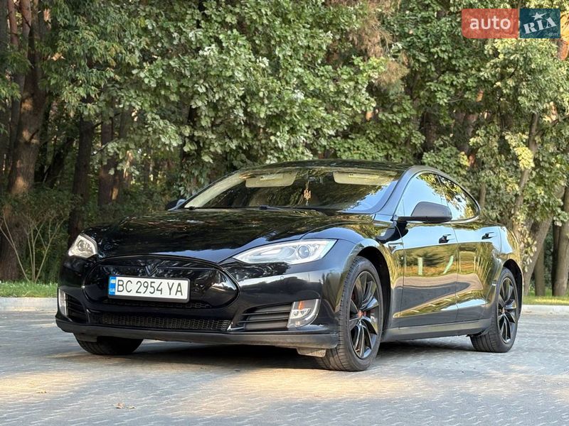 Лифтбек Tesla Model S 2014 в Львове