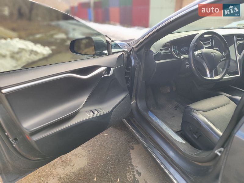 Лифтбек Tesla Model S 2018 в Киеве