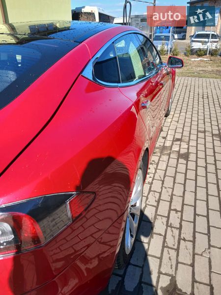 Лифтбек Tesla Model S 2016 в Ивано-Франковске