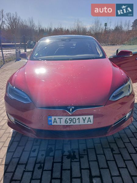 Лифтбек Tesla Model S 2016 в Ивано-Франковске
