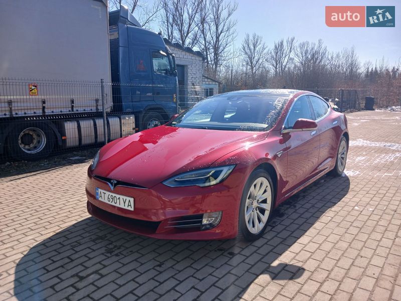 Лифтбек Tesla Model S 2016 в Ивано-Франковске