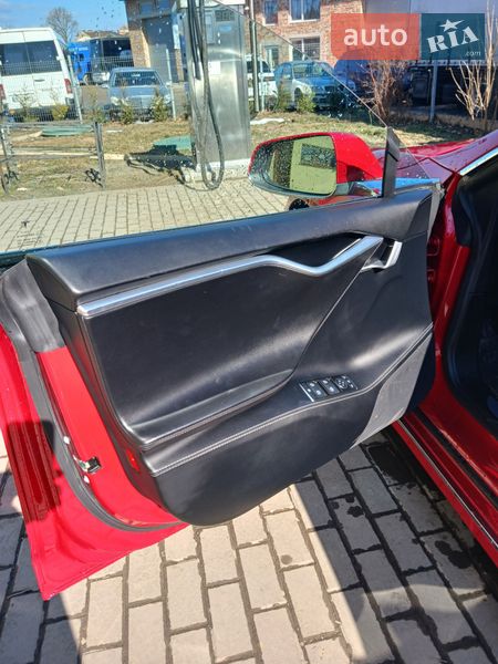 Лифтбек Tesla Model S 2016 в Ивано-Франковске