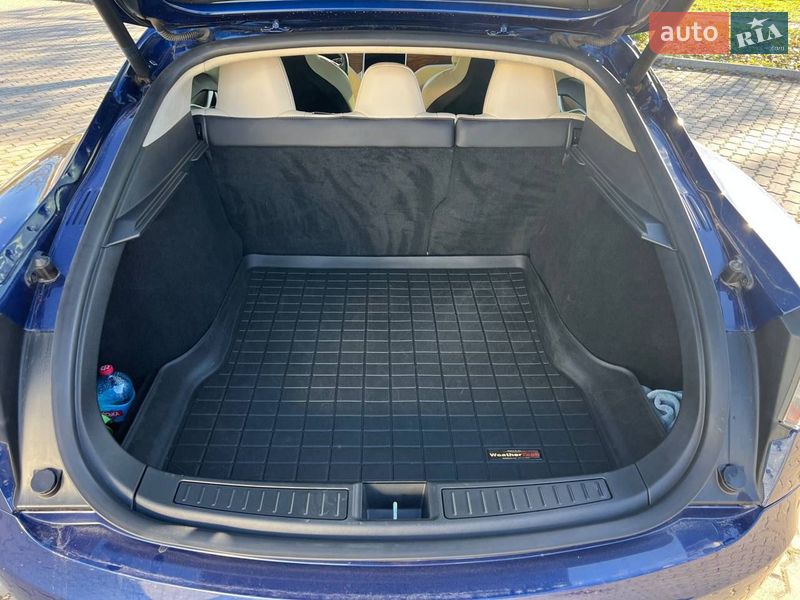 Лифтбек Tesla Model S 2017 в Кременчуге