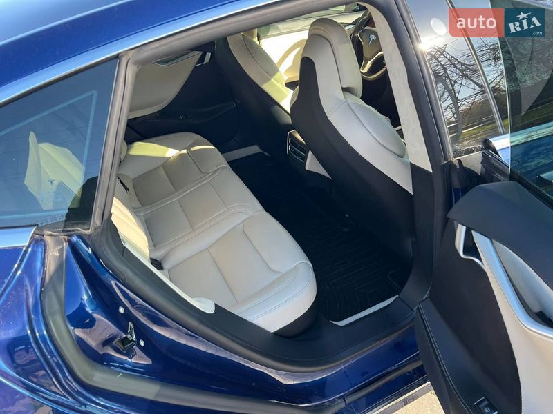 Лифтбек Tesla Model S 2017 в Кременчуге