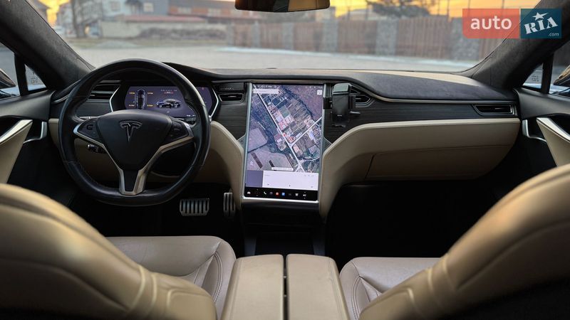 Лифтбек Tesla Model S 2014 в Ивано-Франковске