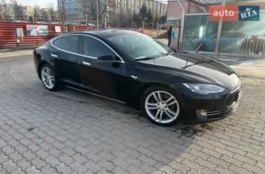 Лифтбек Tesla Model S 2015 в Львове