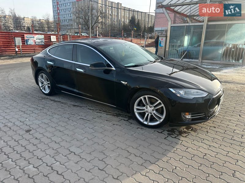 Ліфтбек Tesla Model S 2015 в Львові фото 10 Ліфтбек Tesla Model S 2015 в Львові