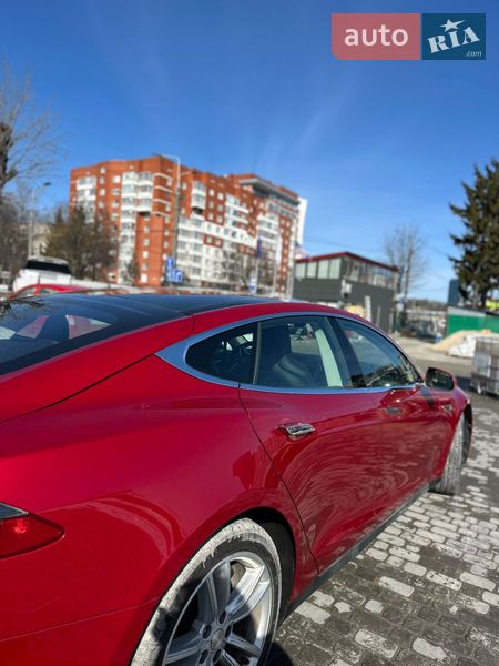 Ліфтбек Tesla Model S 2015 в Тернополі