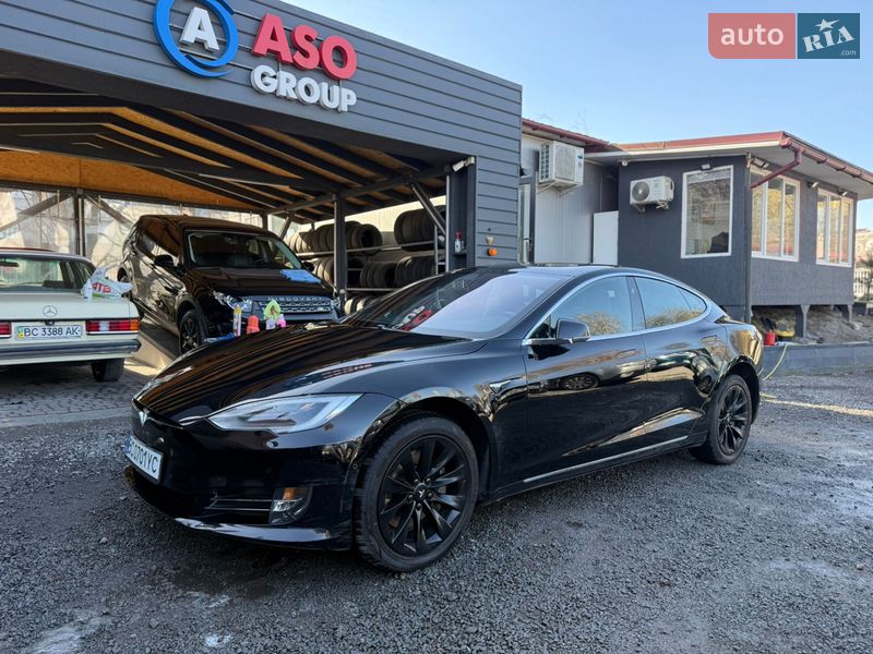 Лифтбек Tesla Model S 2018 в Львове
