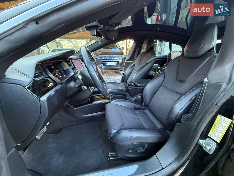 Лифтбек Tesla Model S 2018 в Львове