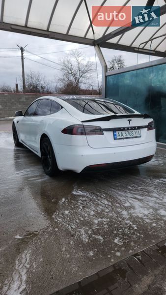 Лифтбек Tesla Model S 2016 в Киеве