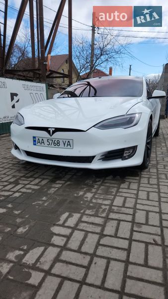 Ліфтбек Tesla Model S 2016 в Києві