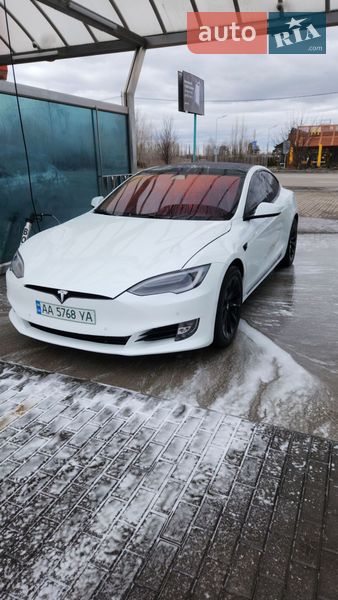Лифтбек Tesla Model S 2016 в Киеве