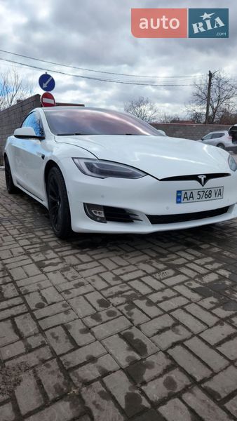 Лифтбек Tesla Model S 2016 в Киеве