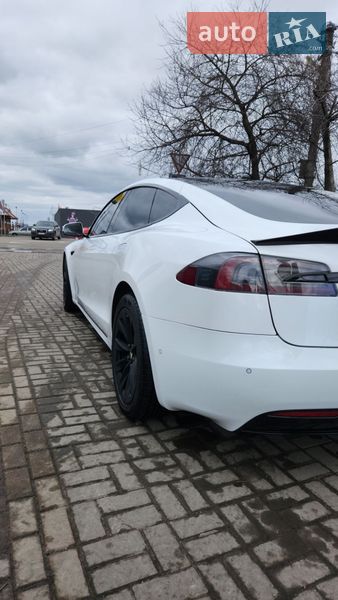 Лифтбек Tesla Model S 2016 в Киеве