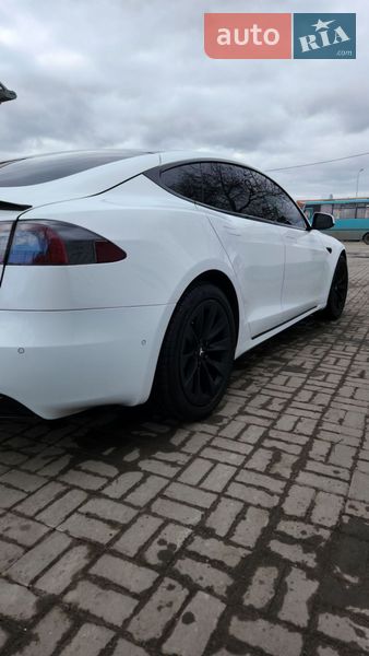 Ліфтбек Tesla Model S 2016 в Києві