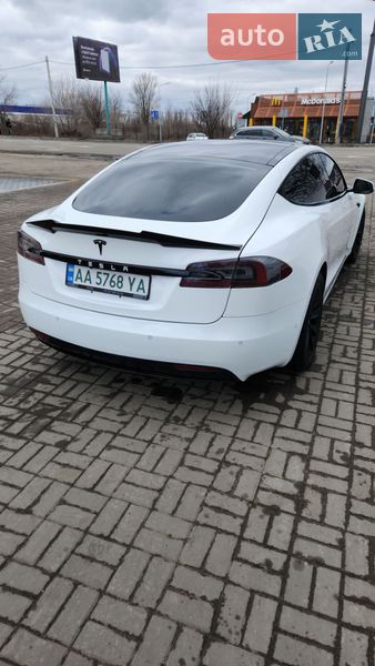 Лифтбек Tesla Model S 2016 в Киеве