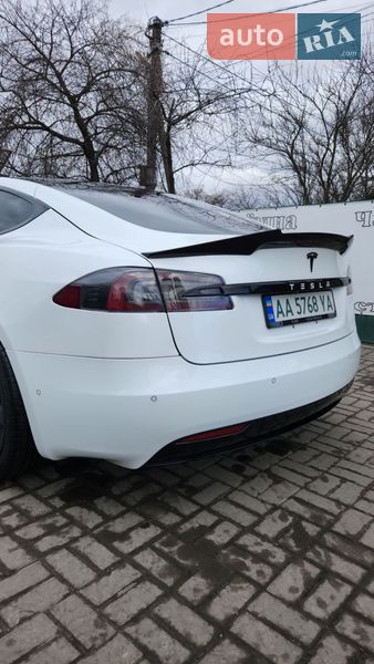 Ліфтбек Tesla Model S 2016 в Києві