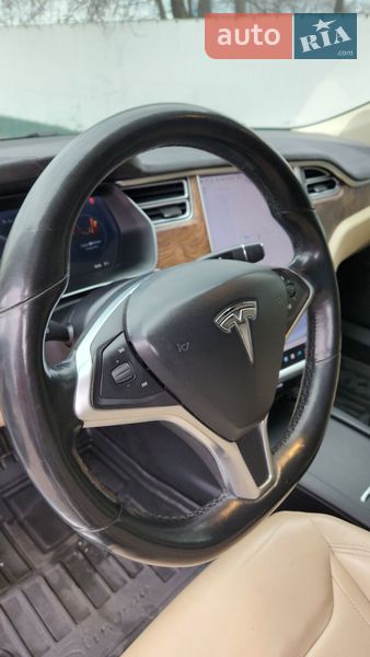 Лифтбек Tesla Model S 2016 в Киеве