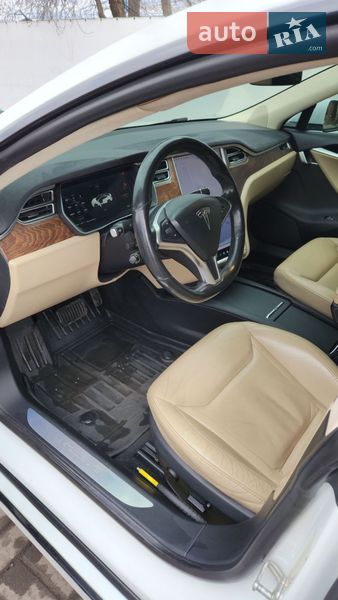 Лифтбек Tesla Model S 2016 в Киеве