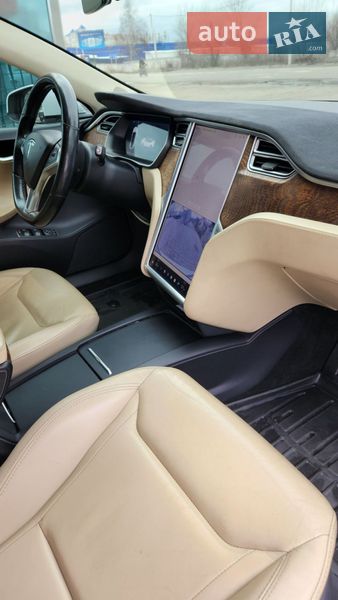 Ліфтбек Tesla Model S 2016 в Києві