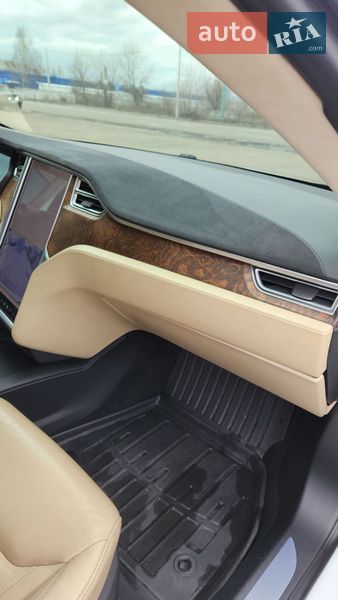 Ліфтбек Tesla Model S 2016 в Києві