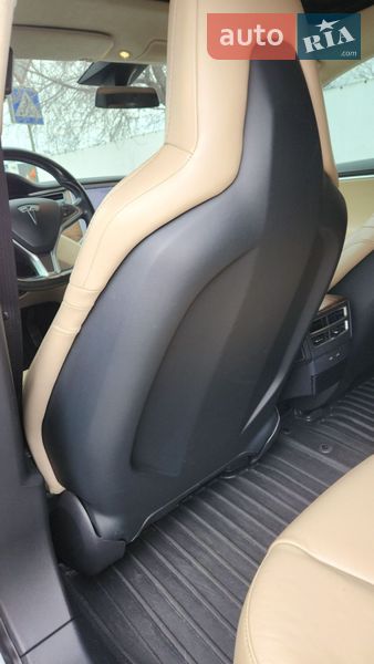 Лифтбек Tesla Model S 2016 в Киеве