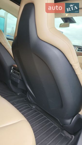 Лифтбек Tesla Model S 2016 в Киеве
