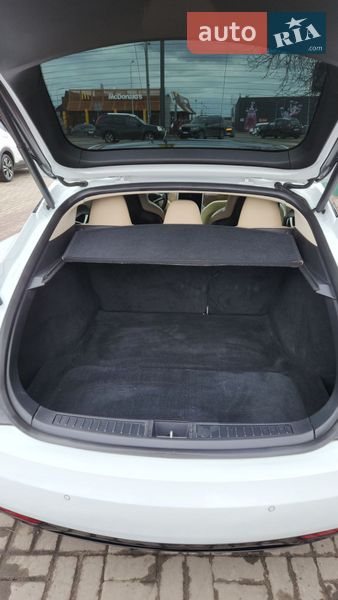 Ліфтбек Tesla Model S 2016 в Києві