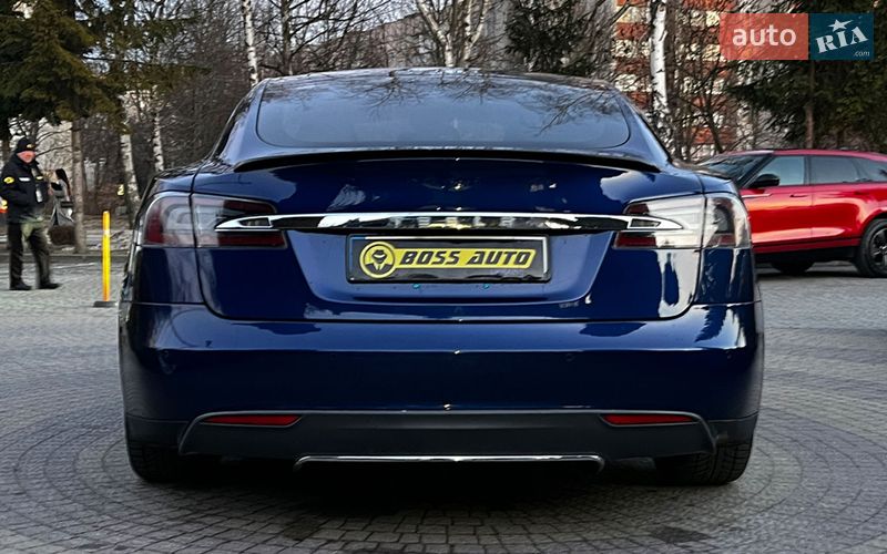 Лифтбек Tesla Model S 2015 в Львове