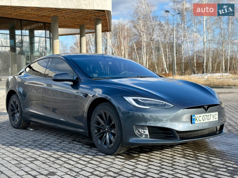 Лифтбек Tesla Model S 2017 в Киеве