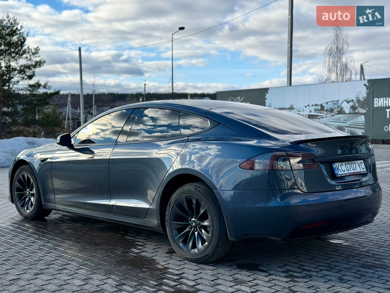 Лифтбек Tesla Model S 2017 в Киеве