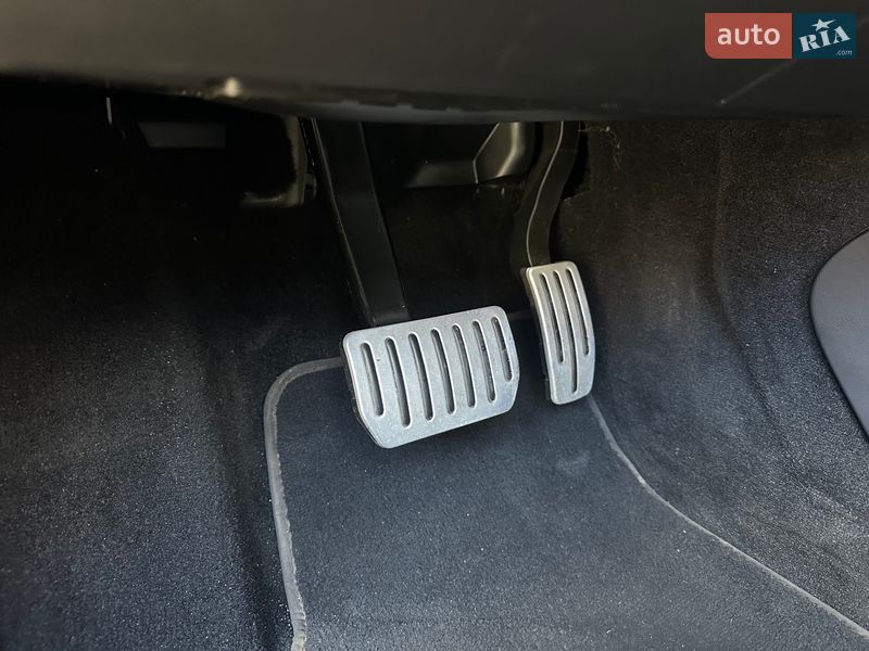 Лифтбек Tesla Model S 2018 в Киеве