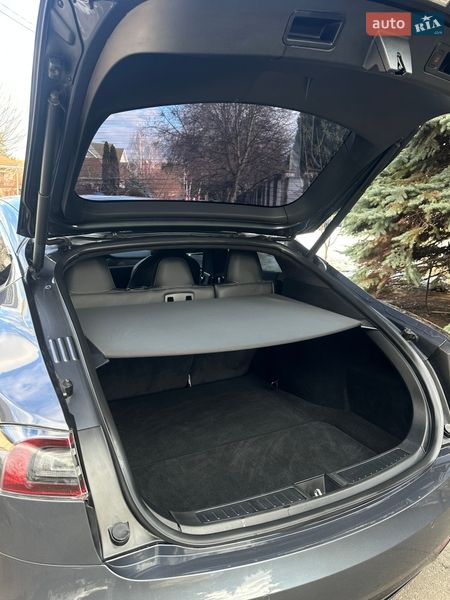 Лифтбек Tesla Model S 2018 в Киеве