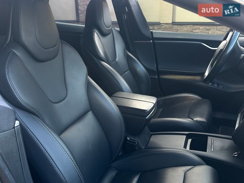 Лифтбек Tesla Model S 2018 в Киеве