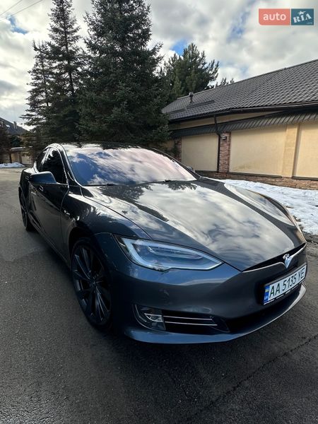Лифтбек Tesla Model S 2018 в Киеве