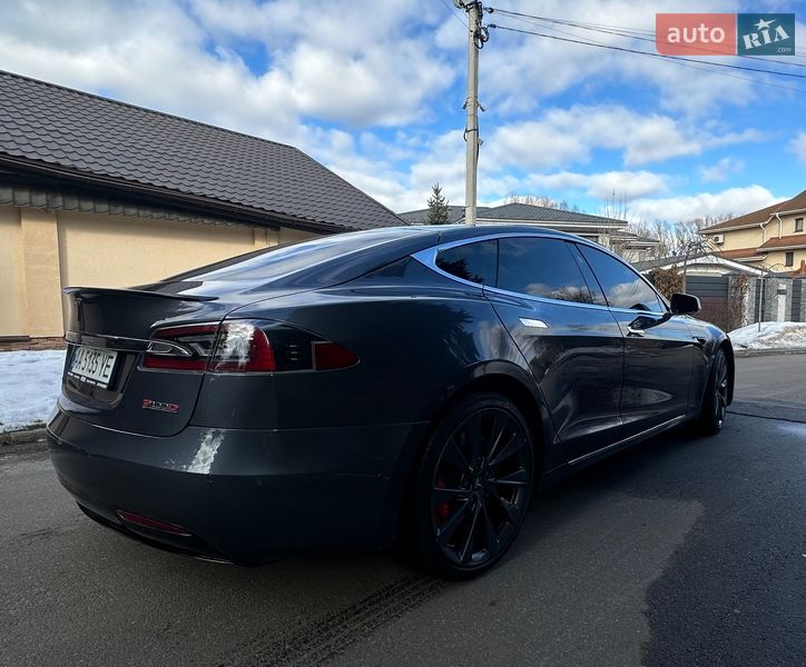 Лифтбек Tesla Model S 2018 в Киеве