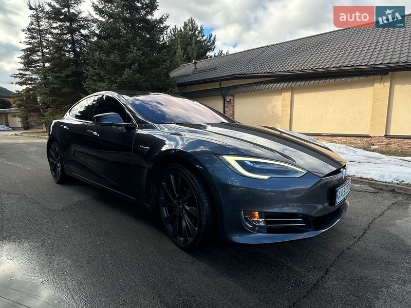 Лифтбек Tesla Model S 2018 в Киеве