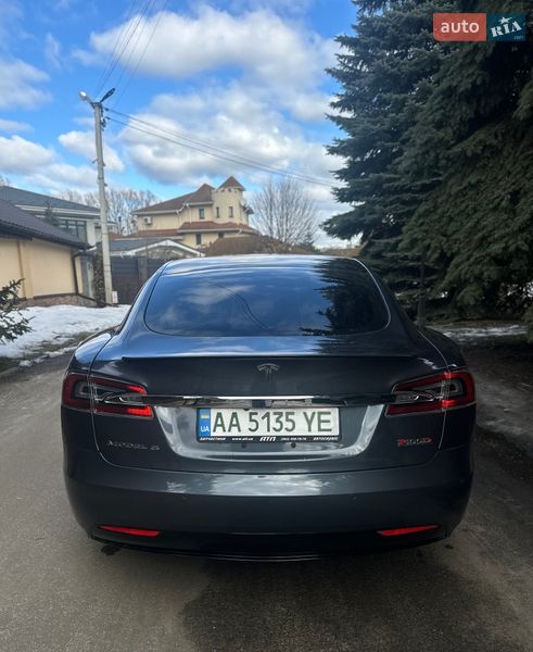 Лифтбек Tesla Model S 2018 в Киеве