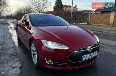 Ліфтбек Tesla Model S 2015 в Києві