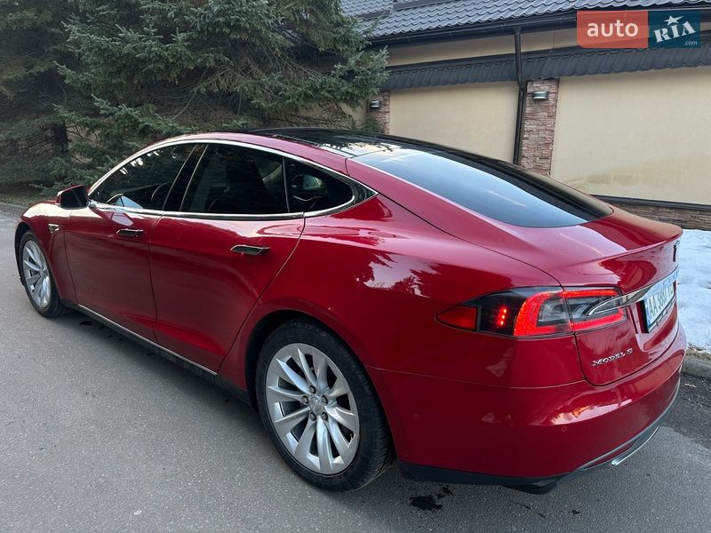 Лифтбек Tesla Model S 2015 в Киеве