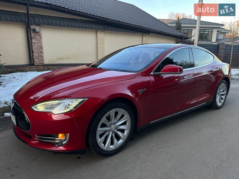 Tesla Model S 2015