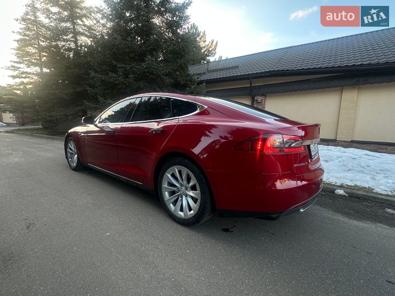 Лифтбек Tesla Model S 2015 в Киеве