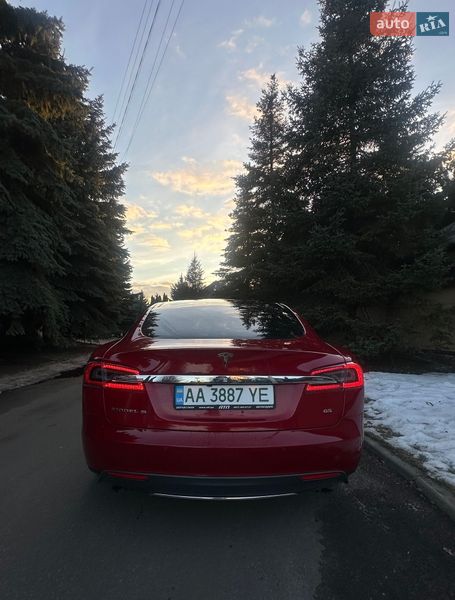 Лифтбек Tesla Model S 2015 в Киеве